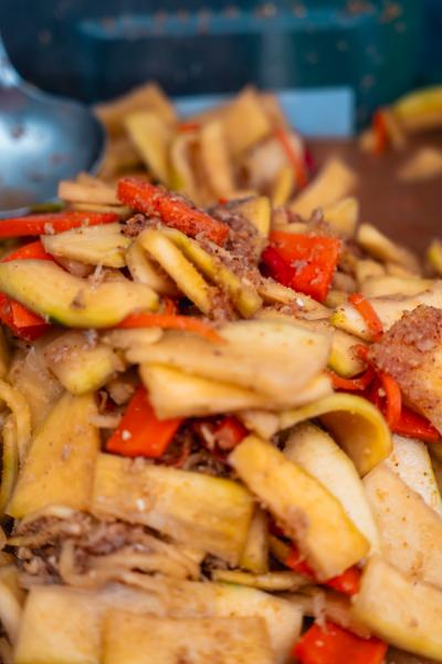Chha Mrouh Banlé — légumes sautés khmers, courgettes et poivrons épicés